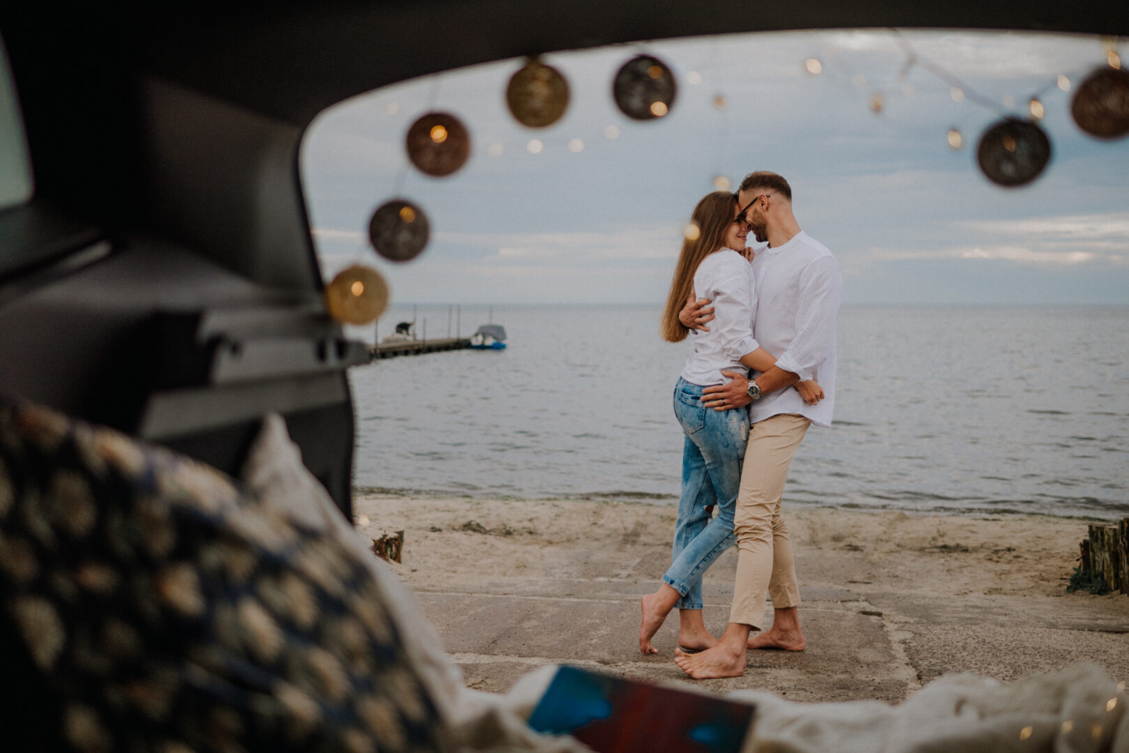 sesja w aucie pary fotograf trojmiasto