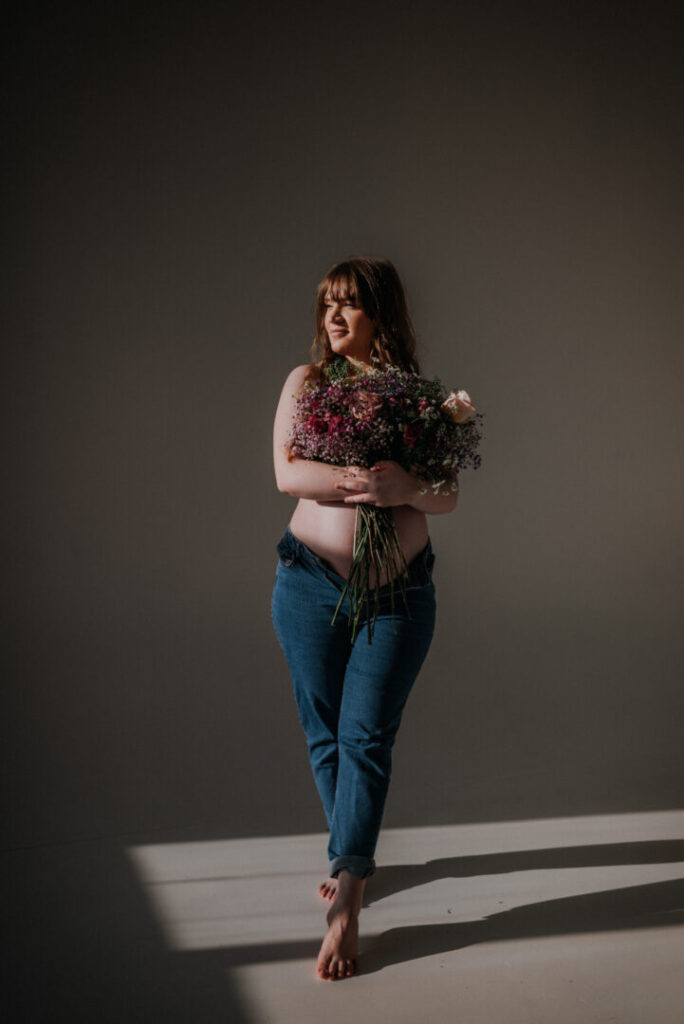 sesja ciazowa kwiaty studio