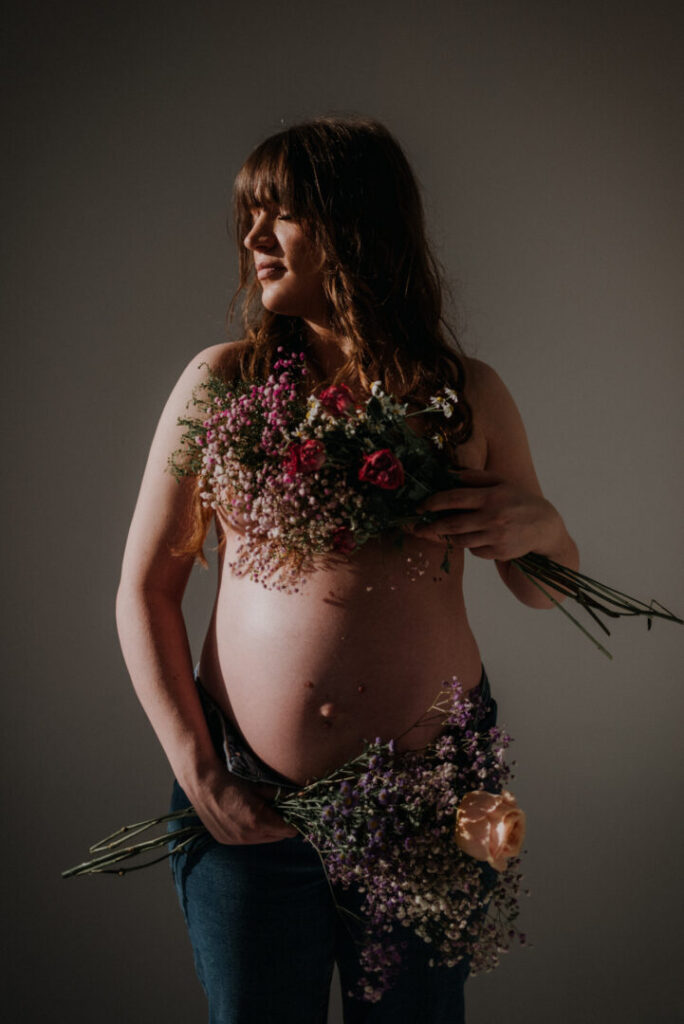 sesja ciazowa kwiaty studio